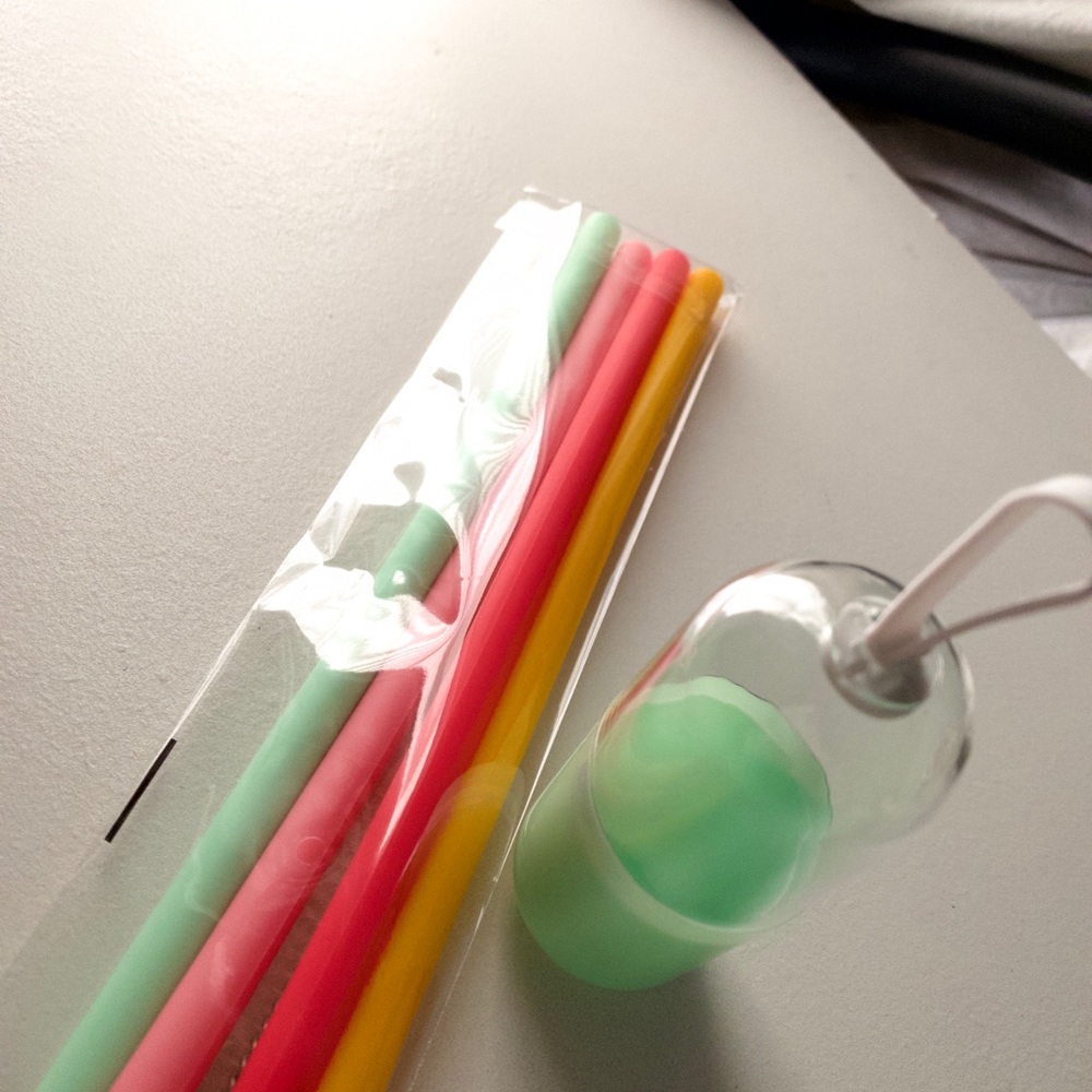 Artsy silicone straws brand new